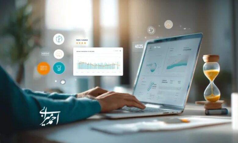 یک فرد در محیط کاری مدرن در حال کار با لپ‌تاپ و بررسی داشبورد تحلیل داده و نمودارهای عملکرد تبلیغات است؛ کنار میز یک ساعت شنی دیده می‌شود که مفهوم زمان، بهینه‌سازی مداوم و تصمیم‌گیری داده‌محور را تداعی می‌کند.